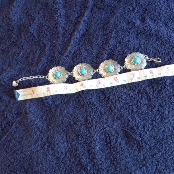 A Turquoise Bracelet with silver and shaped like flowers [new] - Picture 3 of 3